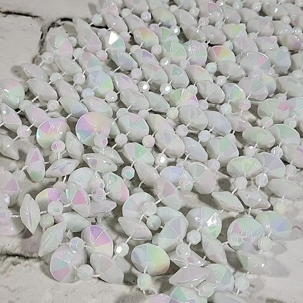 Vintage Santas Best Christmas Garland Acrylic Pearl Iridescent Beaded 15Ft NOS